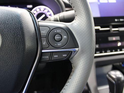 Used 2020 Toyota Avalon Limited image 39