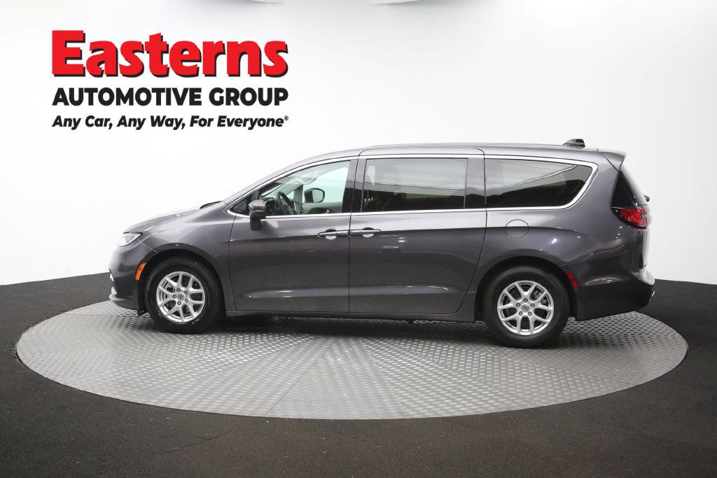 Used 2023 Chrysler Pacifica Touring-L FWD image 64