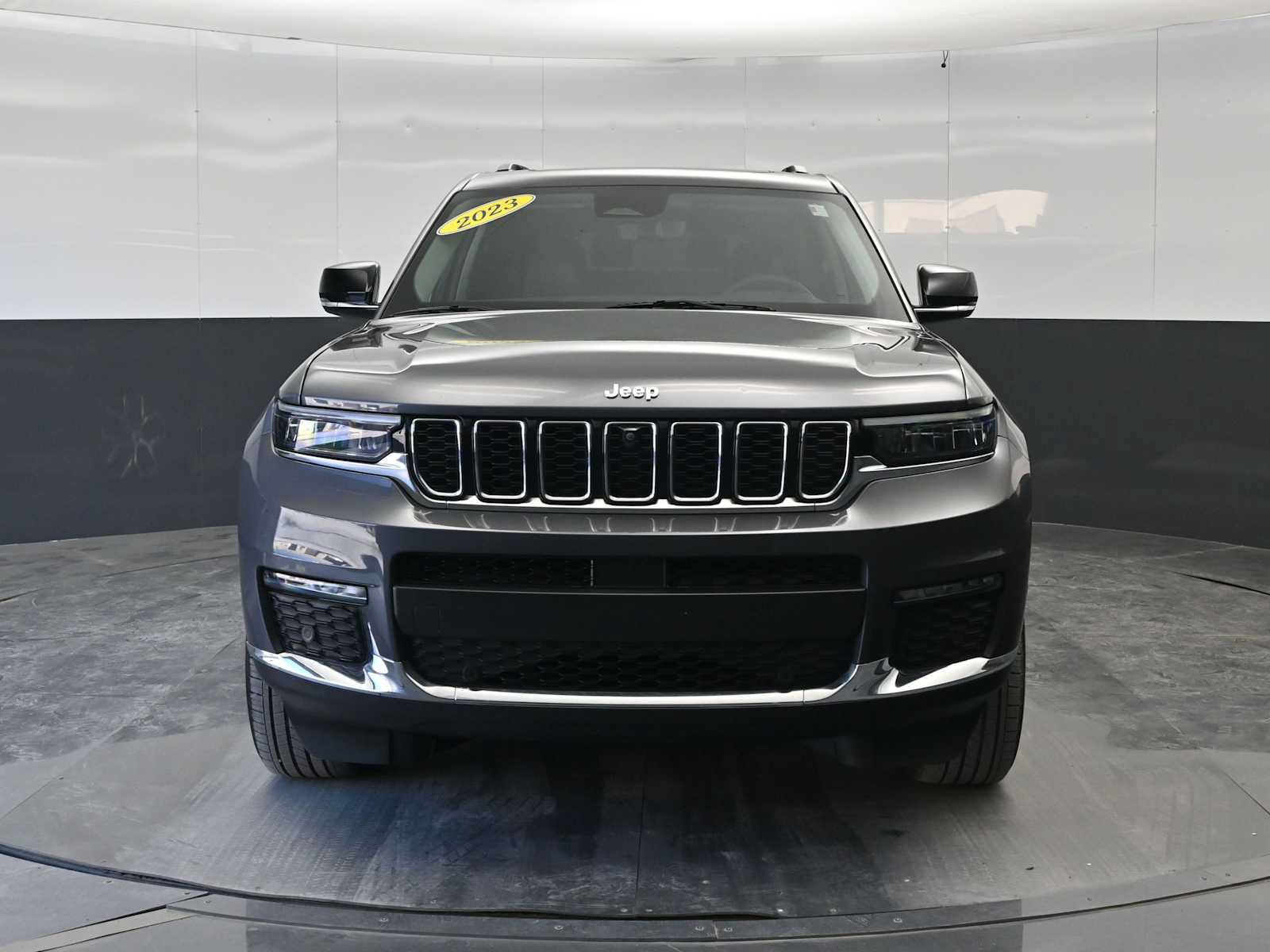 Used 2023 Jeep Grand Cherokee L Limited w/ Luxury Tech Group II AWD/4WD image 3