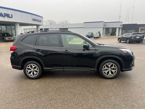 Certified 2023 Subaru Forester Premium image 8