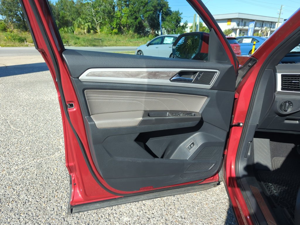 Used 2023 Volkswagen Atlas Cross Sport SE w/ Panoramic Sunroof Package FWD image 18