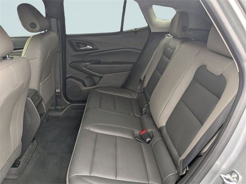 Used 2025 Chevrolet Trax ACTIV w/ Sunroof Package image 9