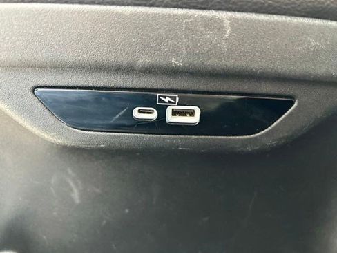 Used 2021 Chrysler Pacifica Touring-L FWD image 30