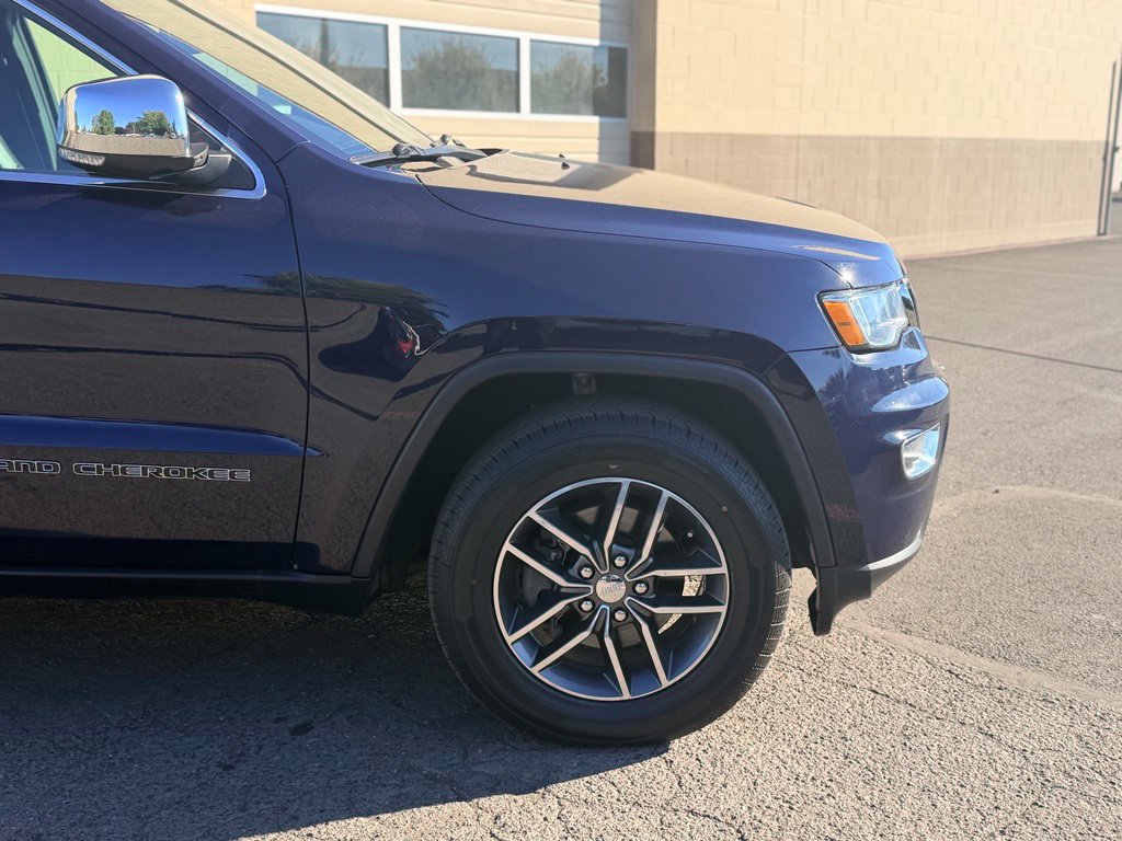Used 2018 Jeep Grand Cherokee Limited AWD/4WD image 2