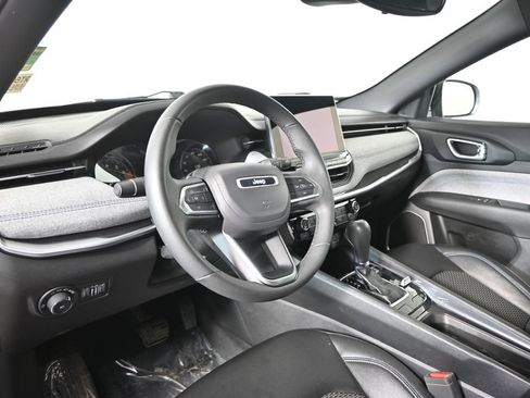 Used 2024 Jeep Compass Latitude image 22