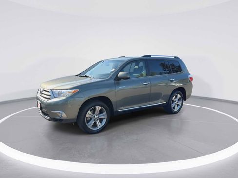 Used 2011 Toyota Highlander Limited w/ Tow Pkg AWD/4WD image 4