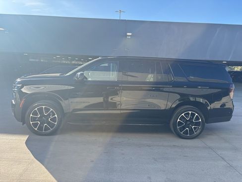 Used 2025 Chevrolet Suburban RST w/ Sun And Tow Package image 9