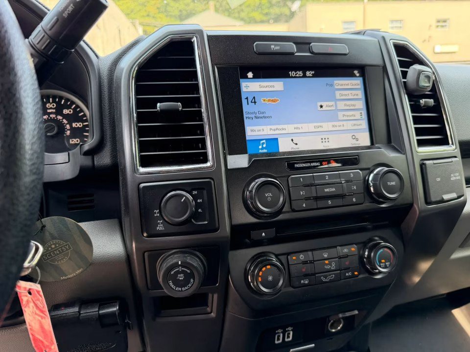 Used 2016 Ford F150 XLT w/ Equipment Group 302A Luxury AWD/4WD image 10