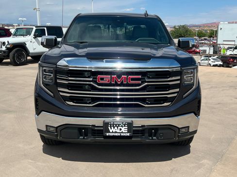 Used 2023 GMC Sierra 1500 SLT w/ SLT Premium Package AWD/4WD image 9