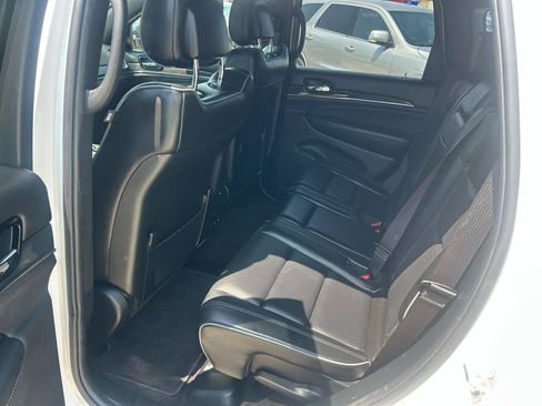 Used 2019 Jeep Grand Cherokee Overland AWD/4WD image 12
