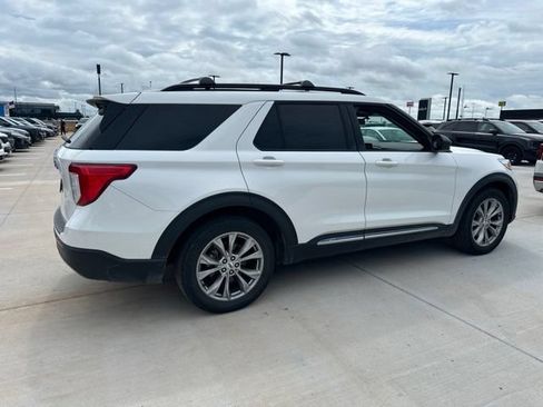 Used 2022 Ford Explorer XLT w/ Equipment Group 202A RWD image 15