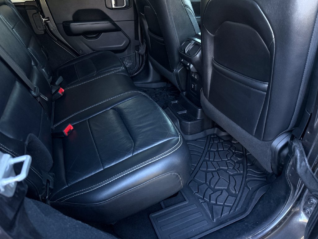 Used 2018 Jeep Wrangler Unlimited Sahara w/ Uconnect 4C Nav & Sound Group AWD/4WD image 40