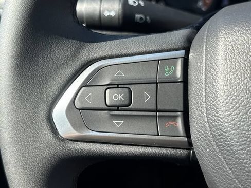 Used 2025 Jeep Compass Latitude w/ Convenience Group AWD/4WD image 28
