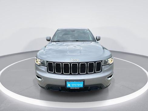 Used 2021 Jeep Grand Cherokee Laredo RWD image 3