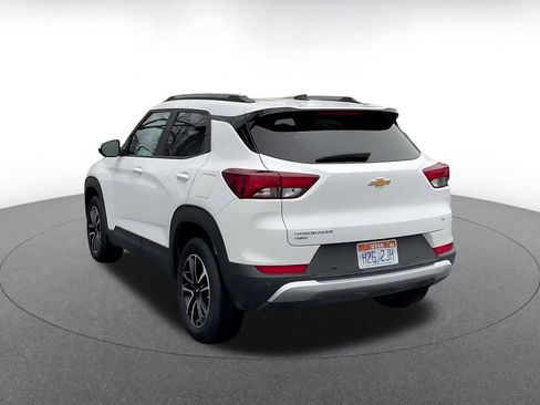 Used 2025 Chevrolet TrailBlazer LT w/ Driver Confidence Package image 11