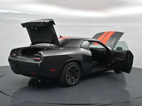 Used 2019 Dodge Challenger SXT w/ Blacktop Package RWD image 38