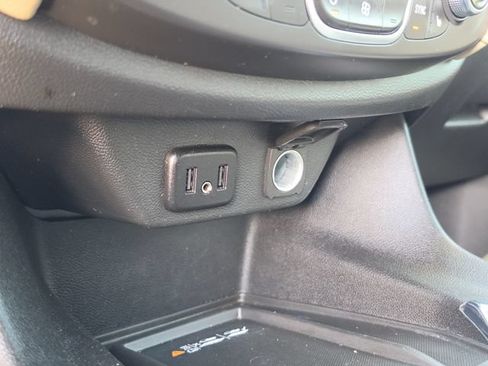 Used 2022 Chevrolet Traverse LT FWD image 27