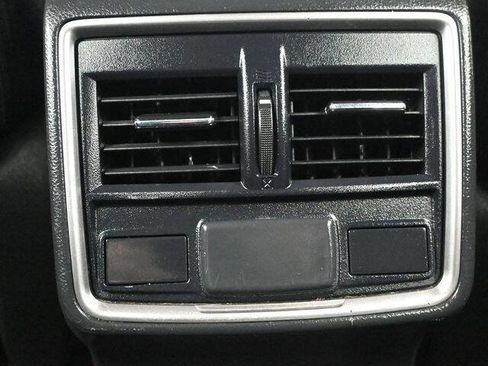 Used 2020 Subaru Forester Premium image 17