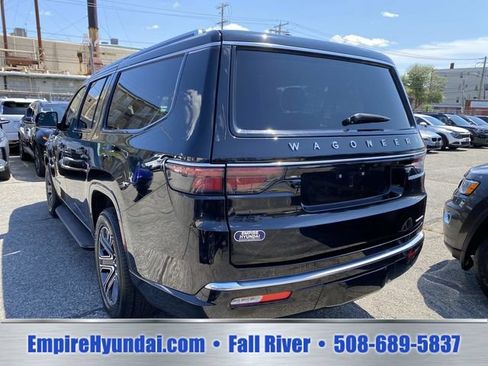 Used 2024 Jeep Wagoneer L Series II w/ Flexible Seating Group AWD/4WD image 25