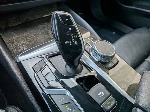 Used 2018 BMW 530e w/ Premium Package 2 RWD image 12