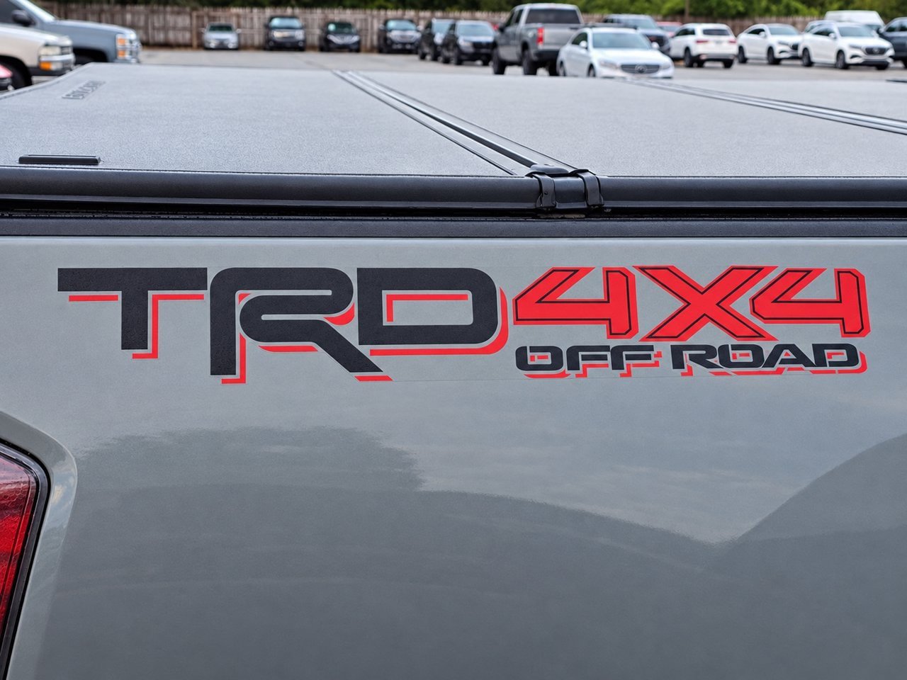 Used 2022 Toyota Tacoma TRD Off-Road w/ Technology Package AWD/4WD image 8