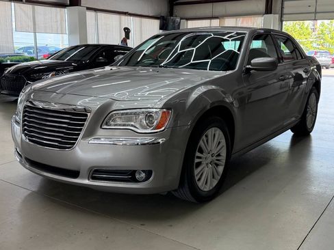 Used 2014 Chrysler 300 AWD w/ Driver Convenience Group image 5