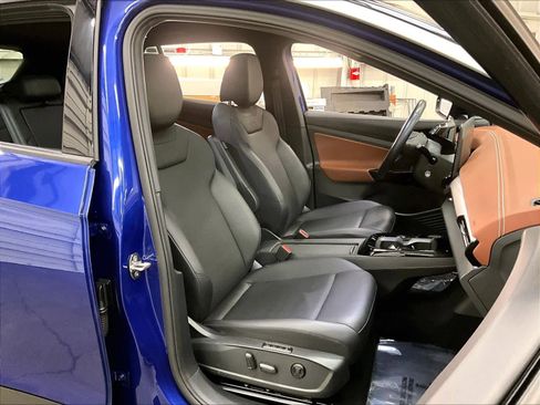 Used 2022 Volkswagen ID.4 Pro S w/ Gradient Package image 9