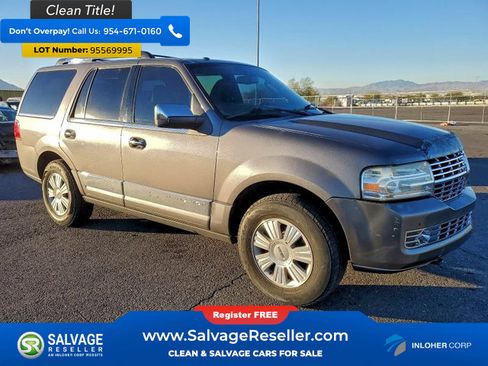Used 2013 Lincoln Navigator 4dr Sport image 5