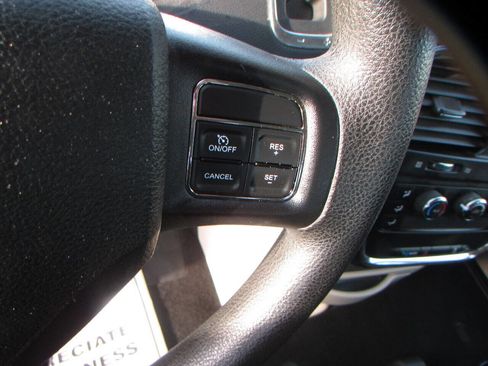 Used 2013 Dodge Grand Caravan American Value Package image 28