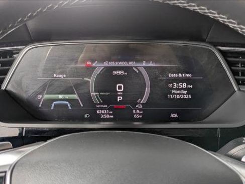 Used 2021 Audi e-tron Premium w/ Towing Package image 28