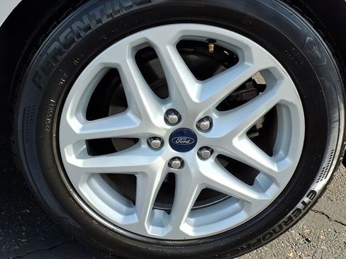 Used 2016 Ford Fusion SE image 9