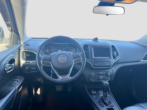 Used 2020 Jeep Cherokee Latitude Plus w/ Cold Weather Group image 25