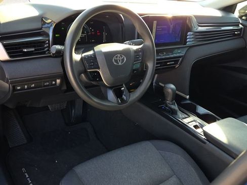 Used 2025 Toyota Camry LE w/ Convenience Package image 17