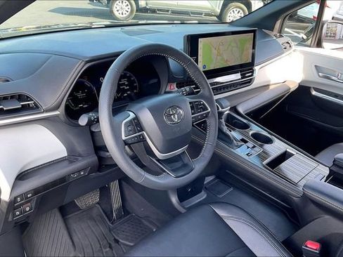 Used 2025 Toyota Sienna XSE image 14