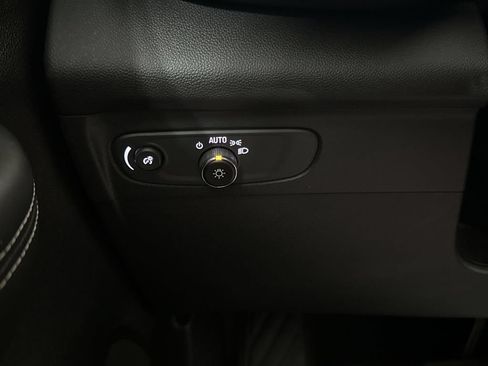 Used 2023 Buick Envision Essence FWD image 18