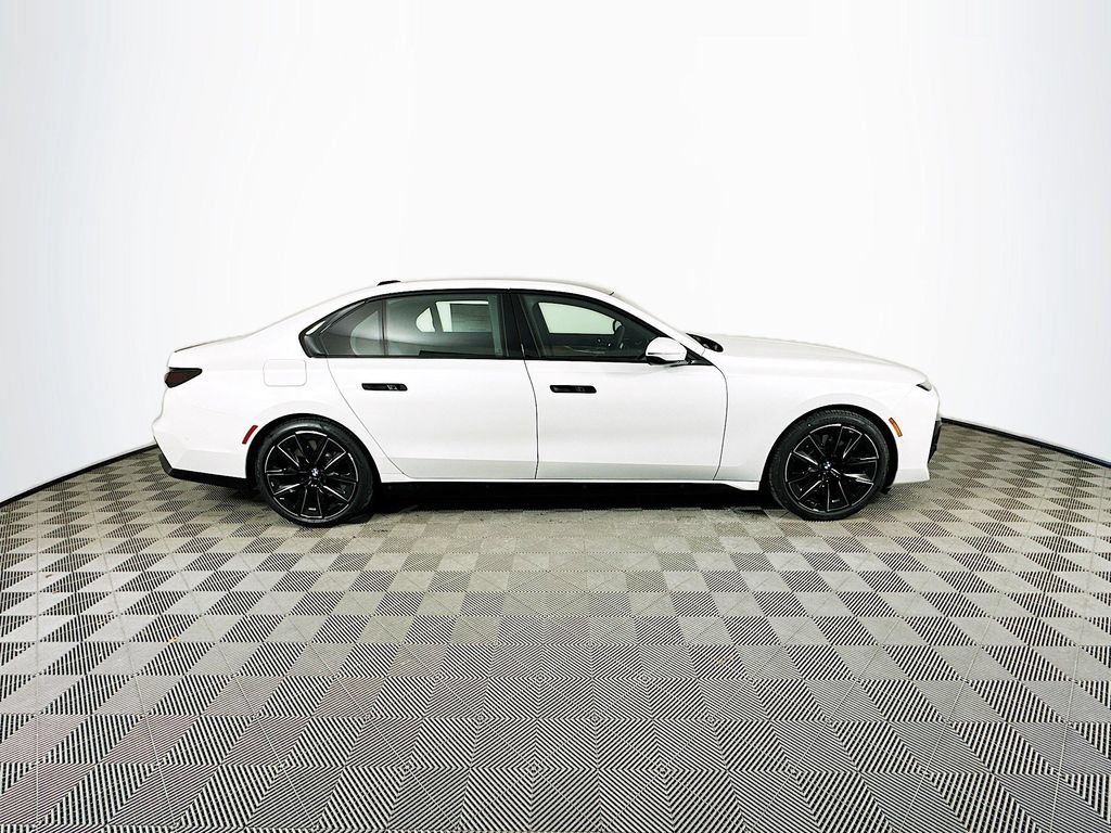 Used 2026 BMW 760i xDrive w/ Executive Package AWD/4WD image 9