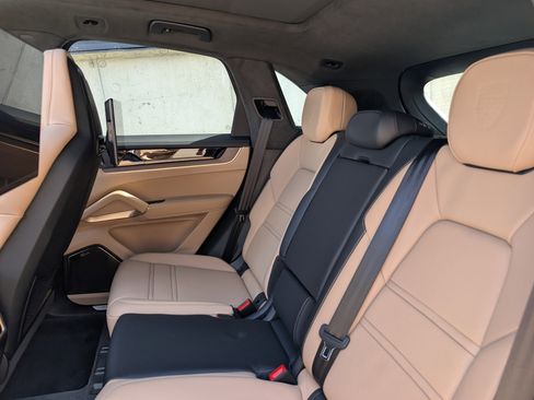 New 2025 Porsche Cayenne Turbo image 23