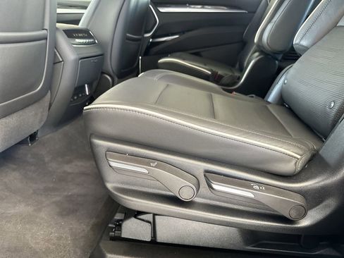 Certified 2025 Cadillac Escalade Premium Luxury image 37