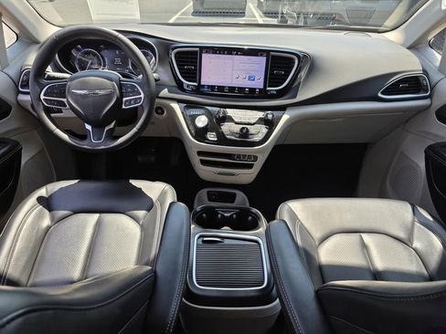 Used 2023 Chrysler Pacifica Touring-L FWD image 25
