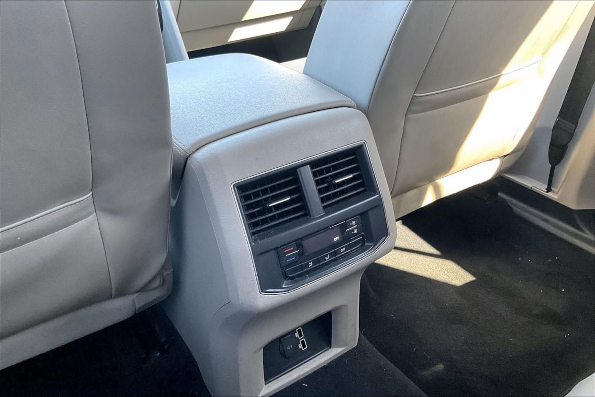 Used 2018 Volkswagen Atlas SE FWD image 32