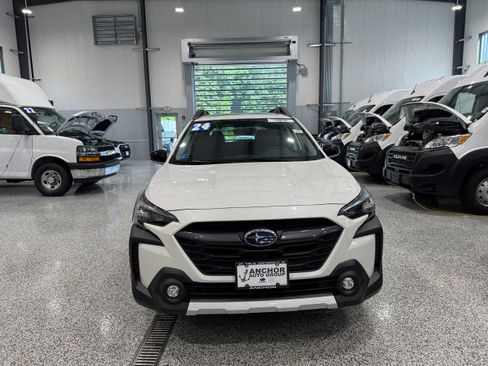 Used 2024 Subaru Outback Limited AWD/4WD image 2