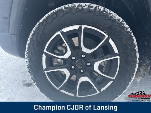 Used 2025 Jeep Compass Trailhawk image 11