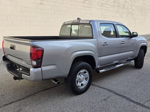Used 2018 Toyota Tacoma SR image 5