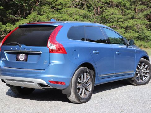 Used 2017 Volvo XC60 T6 Dynamic w/ Climate Package AWD/4WD image 3