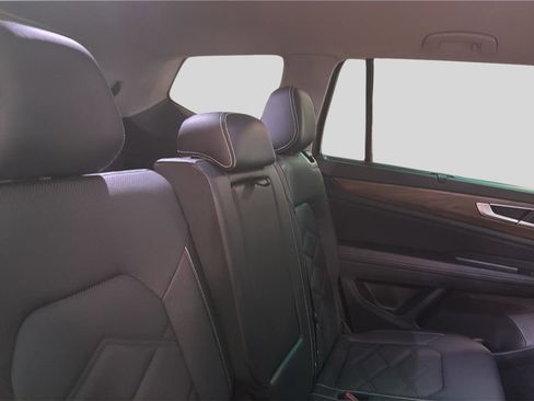 Used 2025 Volkswagen Atlas SE image 21