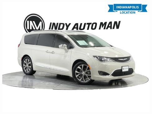 Used 2019 Chrysler Pacifica Limited w/ Tire & Wheel Group FWD image 1