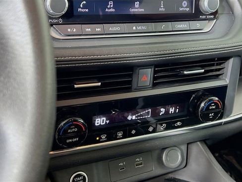 Used 2023 Nissan Rogue SV image 15