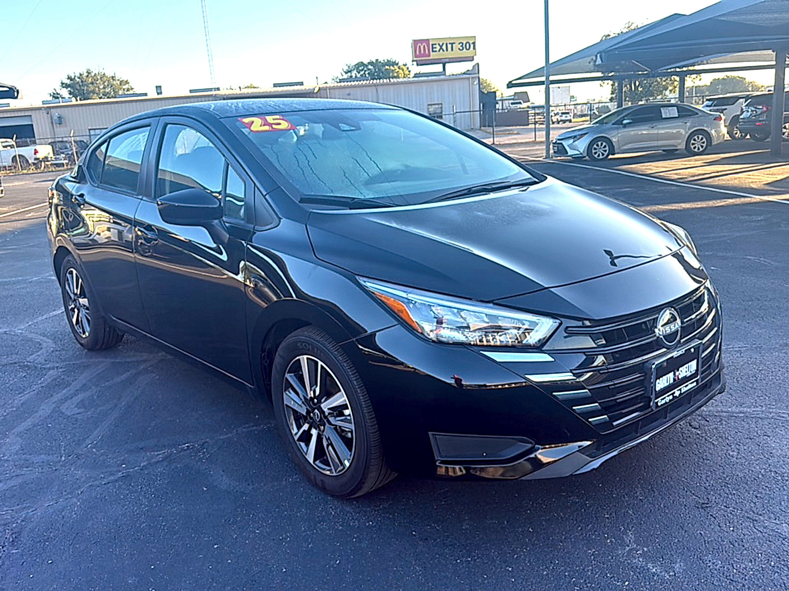 Used 2025 Nissan Versa SV FWD image 2