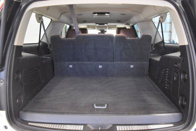 Used 2017 Cadillac Escalade ESV Premium Luxury AWD/4WD image 16