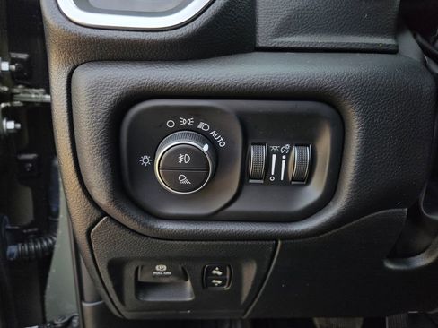 New 2026 RAM 1500 4x4 Crew Cab image 12